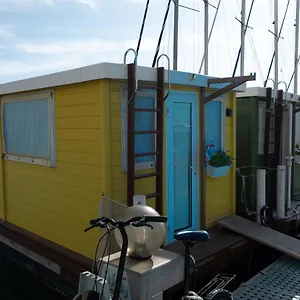 House Boat Botel